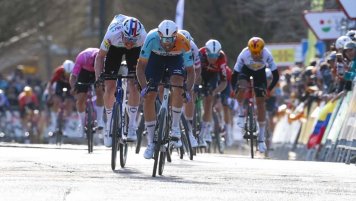 Ethan Vernon vítězí ve 4. etapě Volta a Catalunya