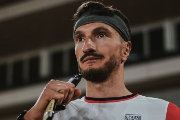 Arthur Horseau při běžecké části závodu
